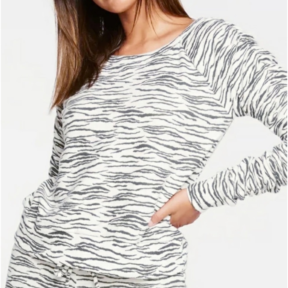 Chaser sweater‎